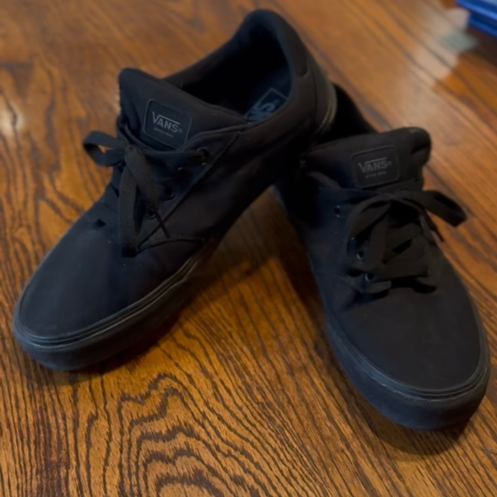 Vans Men's Atwood Deluxe Ultra Cush Low-top Black Sneakers